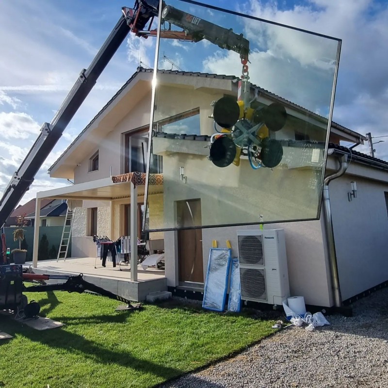 Grue avec palonnier à ventouses