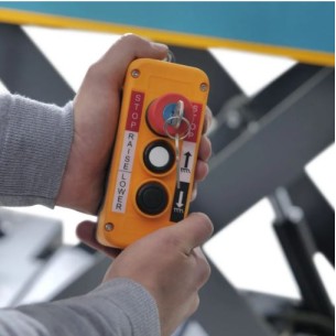 Boite à boutons filaire avec clef de sécurité sur table élévatrice mobile électrique - PALVAC